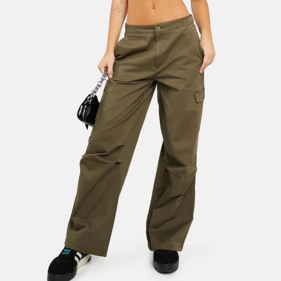 Edikted Pants & Jumpsuits Edikted Zahara Lowrise Oversized Cargo